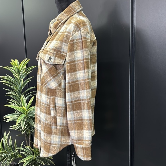 Accent Wool Blend Plaid Shacket,warm, button chest pockets,hip pockets,collar - Picture 4 of 11